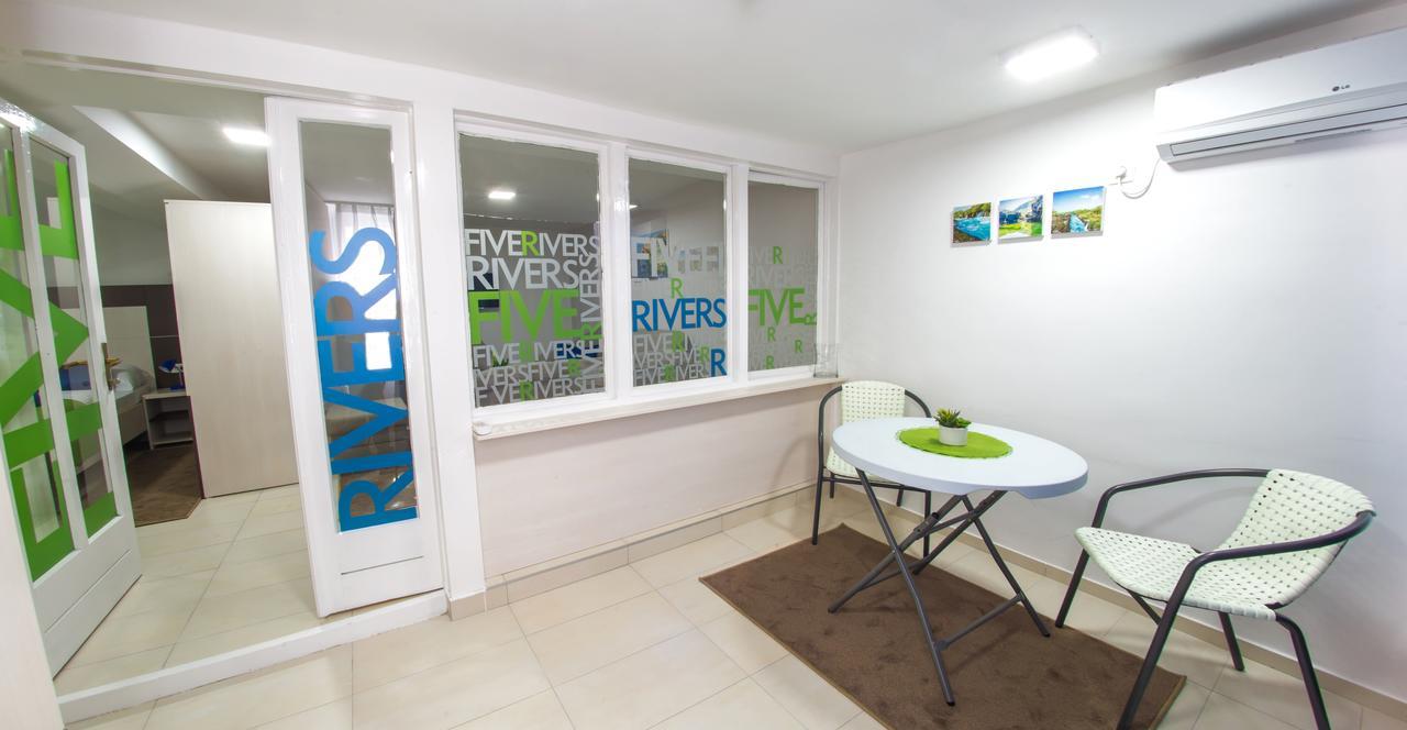 Five Rivers Rooms موستار المظهر الخارجي الصورة